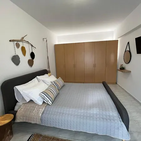 Swallow'S Nest Apartment Paradisi  Exterior photo